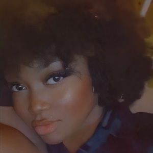 Meet your Posher, Akua